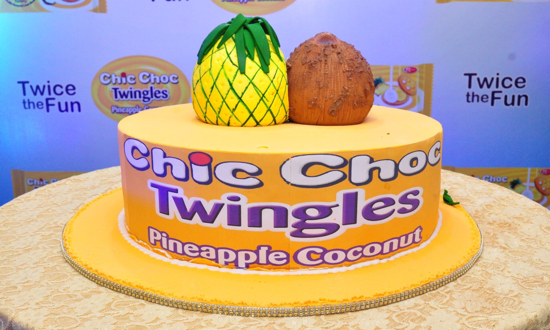 custom cake for twingles pineapple & coconut